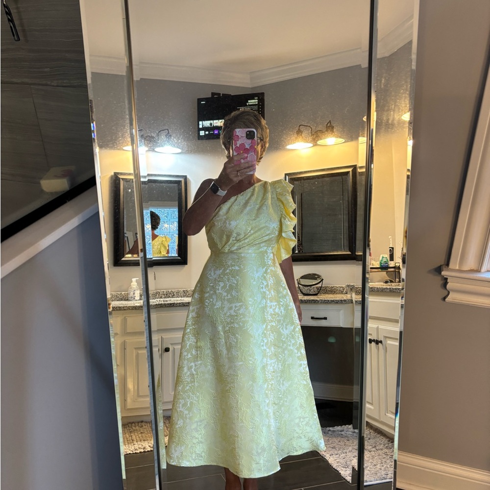 Source Unknown Pale Yellow One-Shoulder Floral Midi Dress